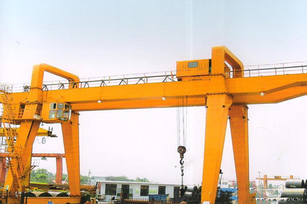 工程用双主梁吊钩门式起重机